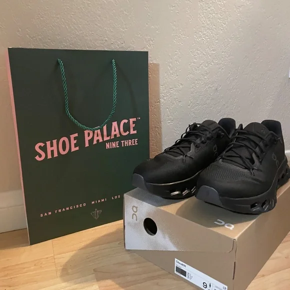 ON CLOUDTILT Shoes size 9